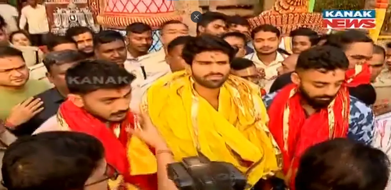  India vs England ODI: Team India players visit Puri Jagannath Temple ahead of clash