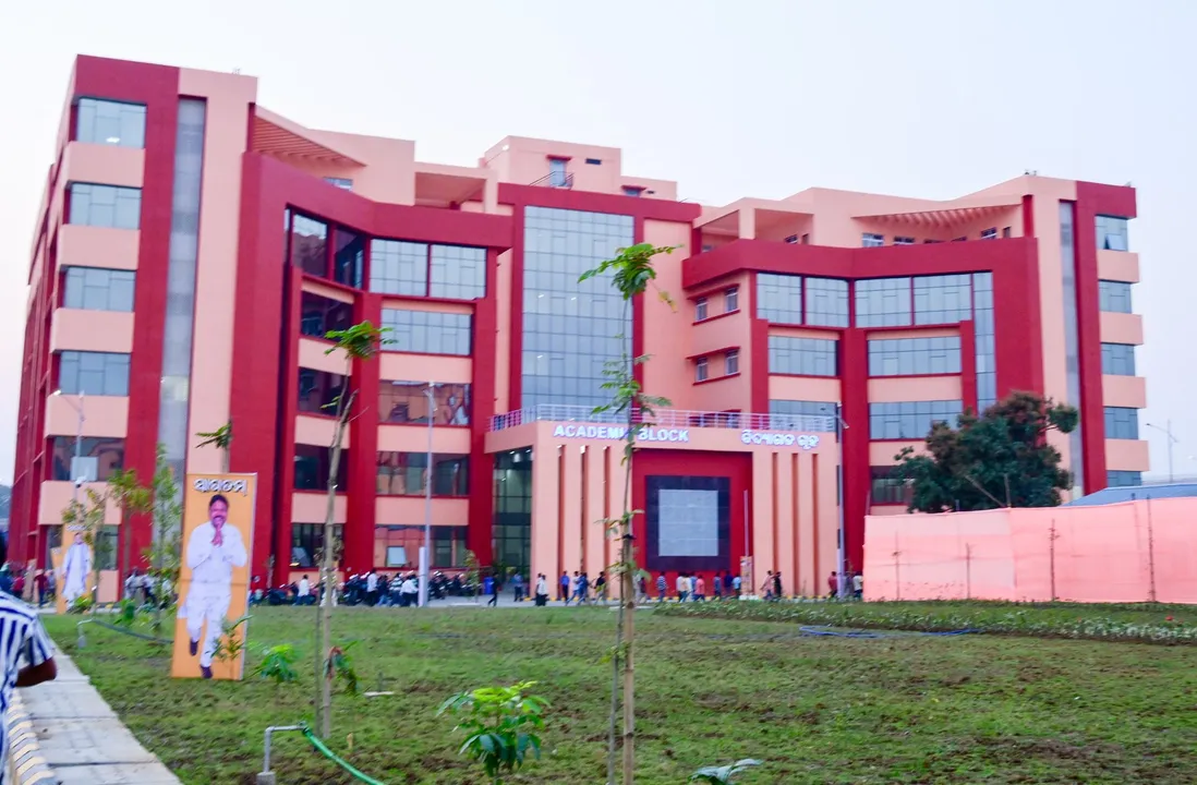  Odisha CM inaugurates Maharaja Jajati Keshari Medical College & Hospital