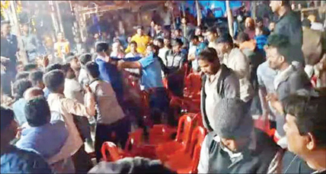  Clash erupts over Nisha Maharana's dance at Jatra show in Kendrapara, two critical