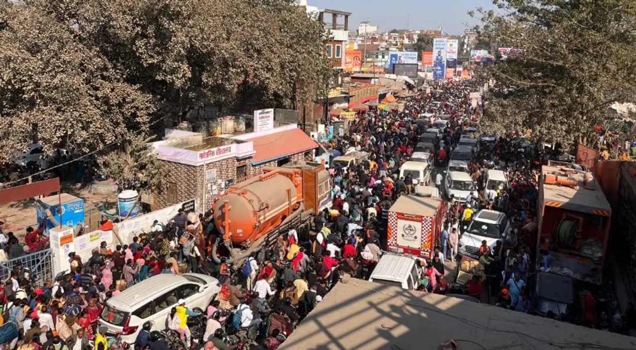  Maha Kumbh: 300-km traffic jam leaves lakhs of pilgrims stranded