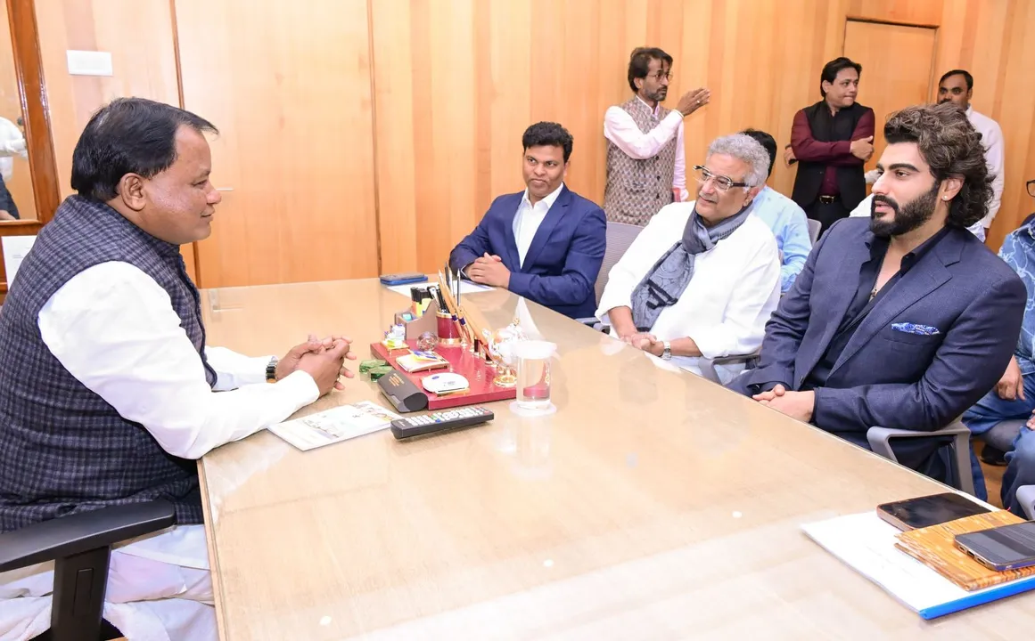  Bollywood producer Boney Kapoor, actor Arjun Kapoor invite Odisha CM to watch CCL matches at Barabati