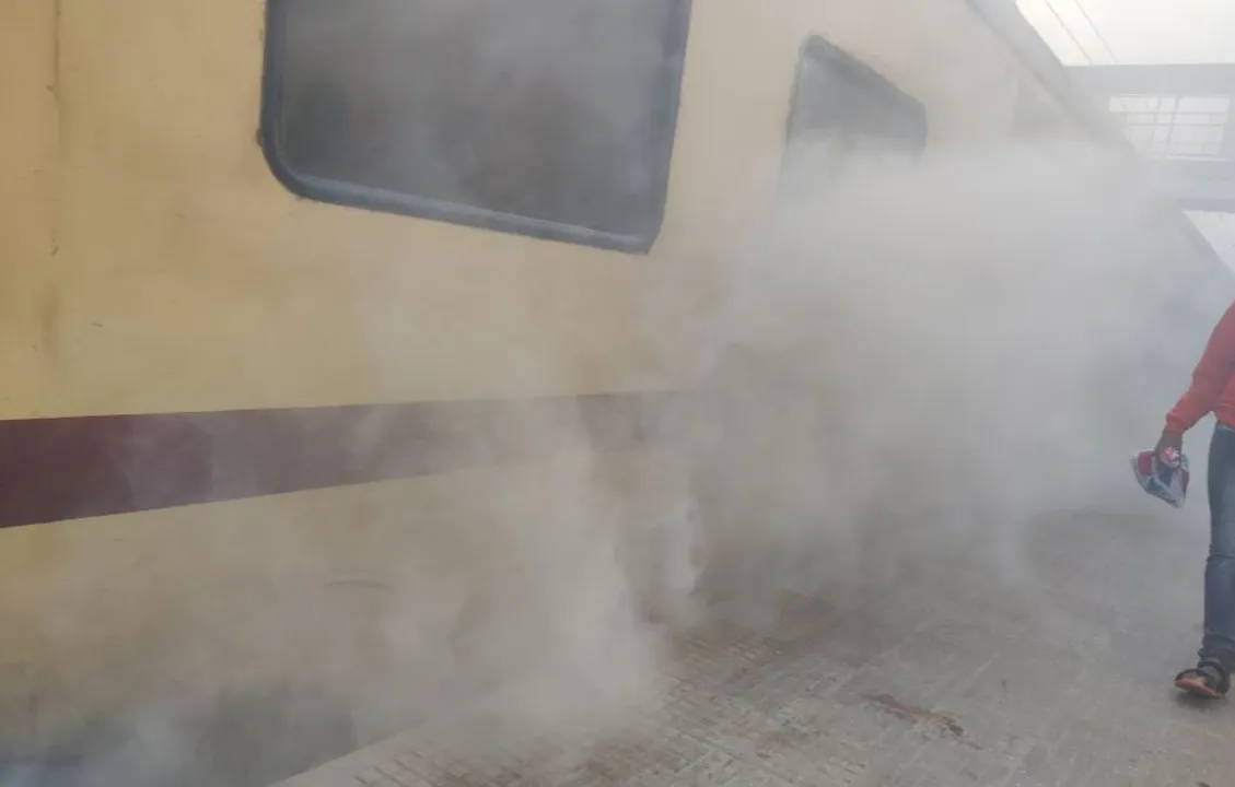  Passengers panic as smoke emanates from Bhubaneswar-Sonepur Intercity Express near Mancheswar Station