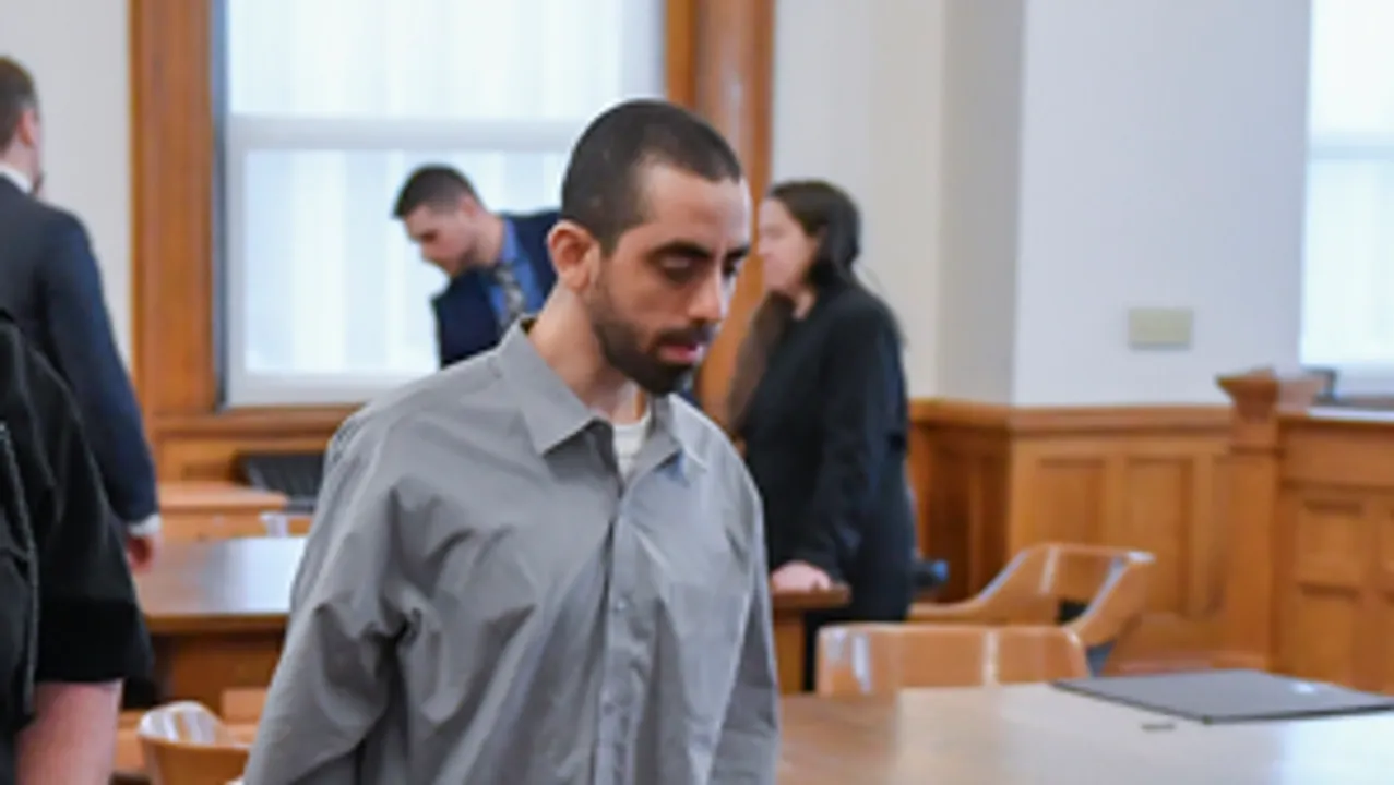  Man who stabbed Salman Rushdie found guilty of attempted murder and assault