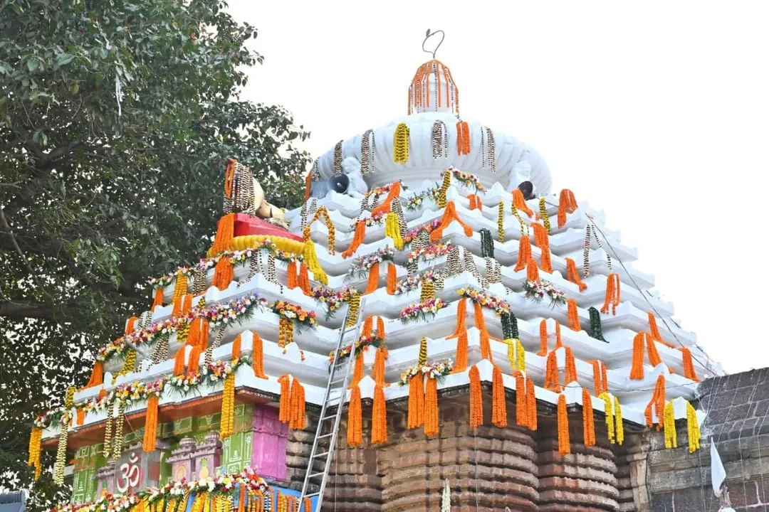  Devotees throng temples across Odisha on Maha Shivaratri