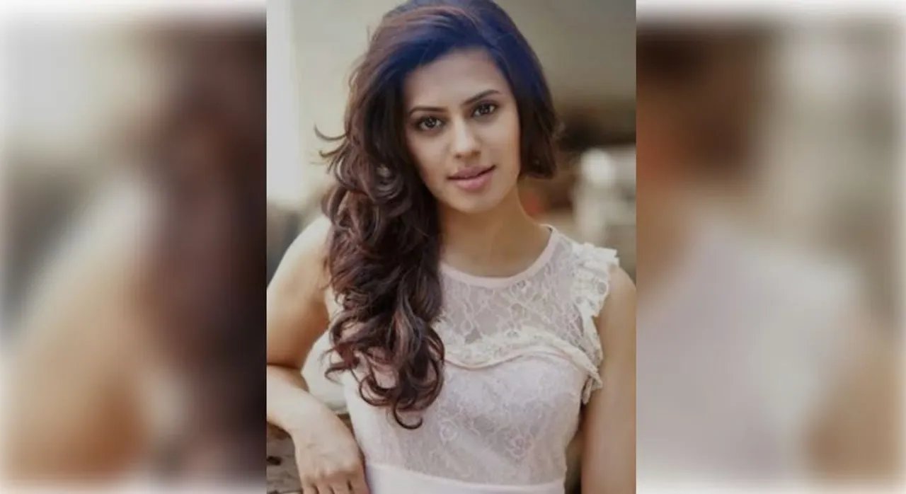  Kannada actress arriving from Dubai caught at Bengaluru Airport with 14.8 kg gold