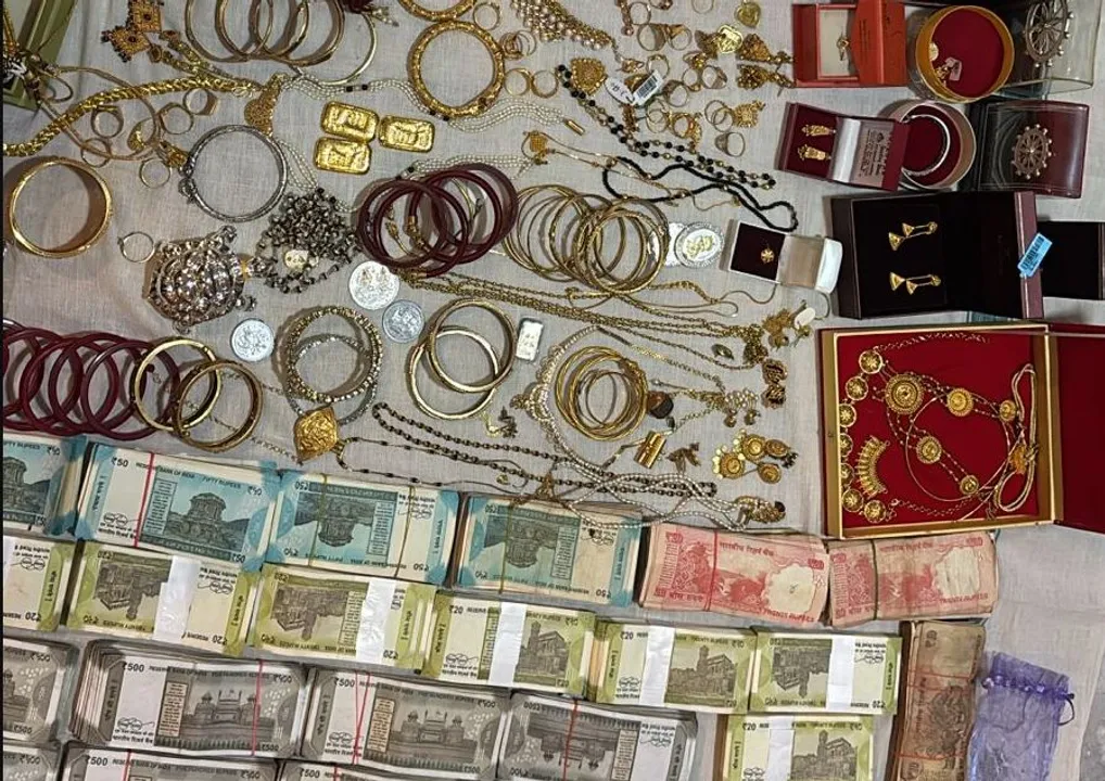  Gold biscuits, Rs 15 lakh cash unearthed as STA Deputy Commissioner Pradeep Mohanty in Odisha Vigilance net
