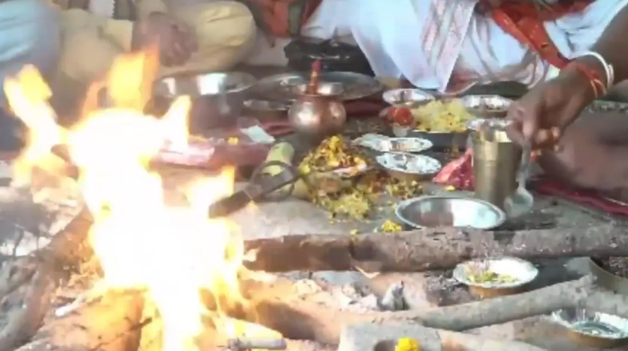  Champions Trophy: Cricket fans perform puja for India's win