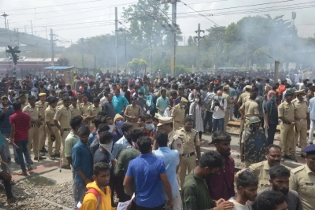  Agnipath Protest: Internet, mobile services cut in 12 districts of Bihar