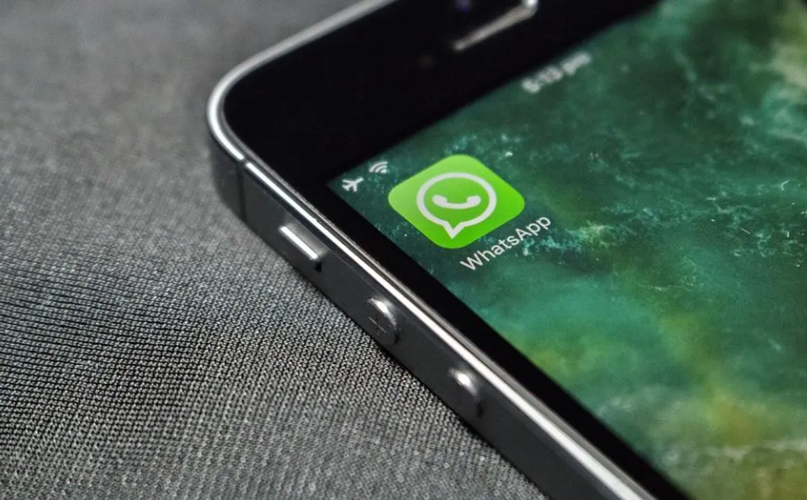  Is WhatsApp using your phone's microphone in background?
