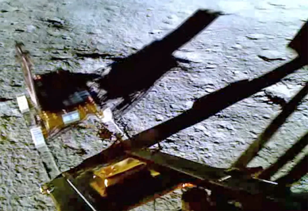  India's moon rover did a 'Michael Jackson Act' on the moon - It moon walked