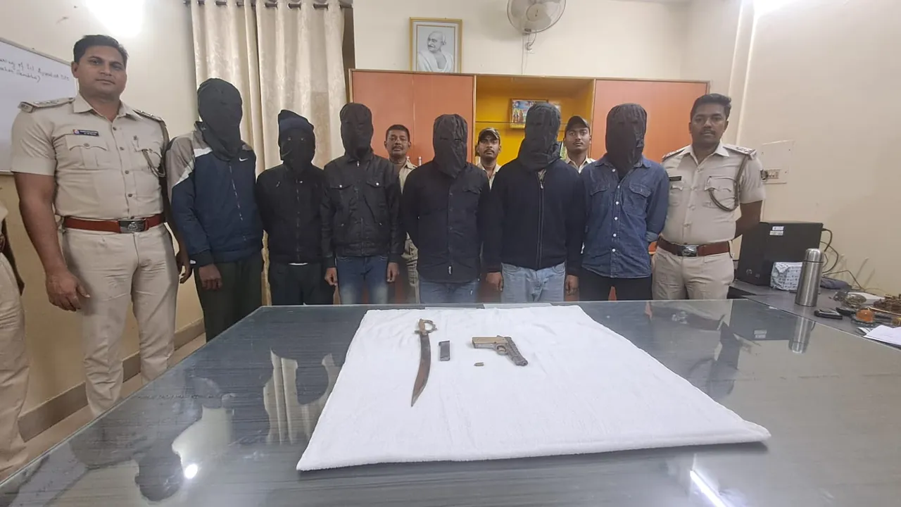  6 accuse arrested Photograph: (Sambad ) 