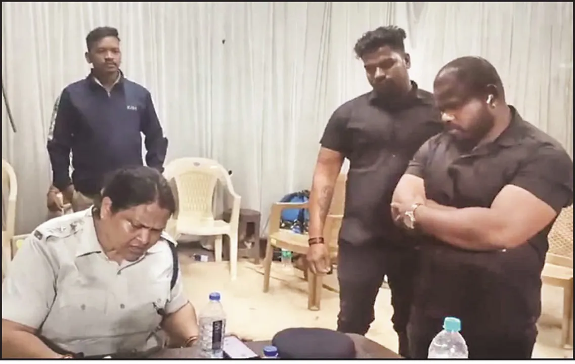  ଶ୍ରୀଲୋକନାଥ ମନ୍ଦିରରେ ବାଉନ୍‌ସର: କ୍ଷୋଭ ପ୍ରକାଶ କଲେ ଶ୍ରଦ୍ଧାଳୁ, ତଦନ୍ତ ନିର୍ଦ୍ଦେଶ ଦେଲେ ଏସ୍‌ପି