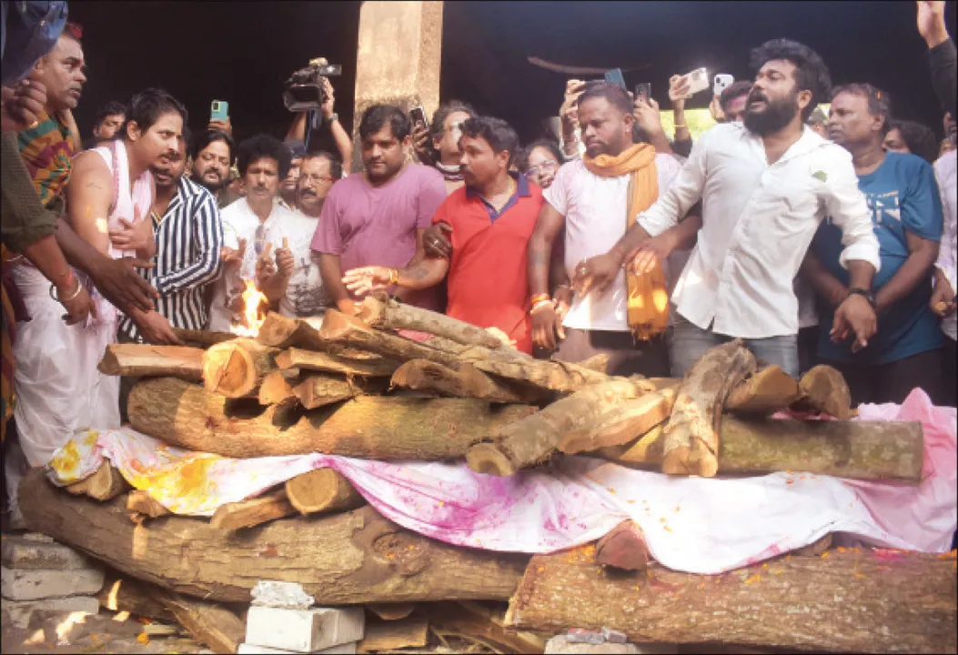  ଲୁହରେ ଉତ୍ତମଙ୍କୁ ବିଦାୟ: ରାଷ୍ଟ୍ରୀୟ ମର୍ଯ୍ୟାଦା ସହ ଅନ୍ତିମ ସଂସ୍କାର, ମୁଖ୍ୟମନ୍ତ୍ରୀ, ବିଶିଷ୍ଟ ବ୍ୟକ୍ତିଙ୍କ ଶେଷ ଦର୍ଶନ