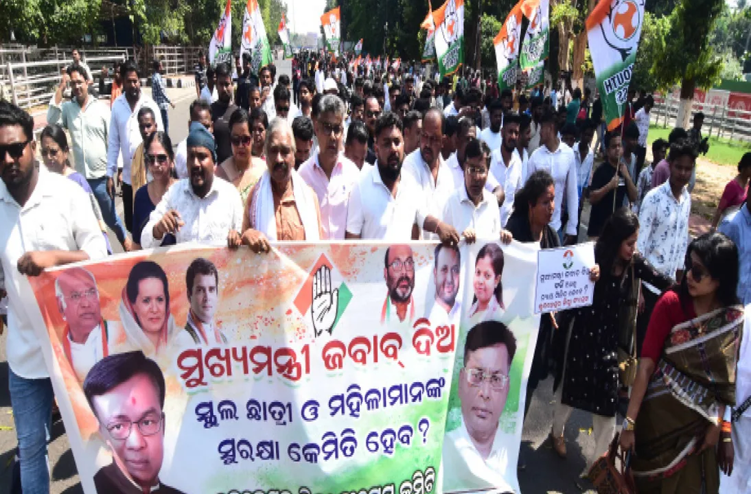  ୮ ମାସରେ ୫୪ ଦୁଷ୍କର୍ମ ମାମଲା: ମୁଖ୍ୟମନ୍ତ୍ରୀଙ୍କ ବାସଭବନ ଘେରିଲା କଂଗ୍ରେସ