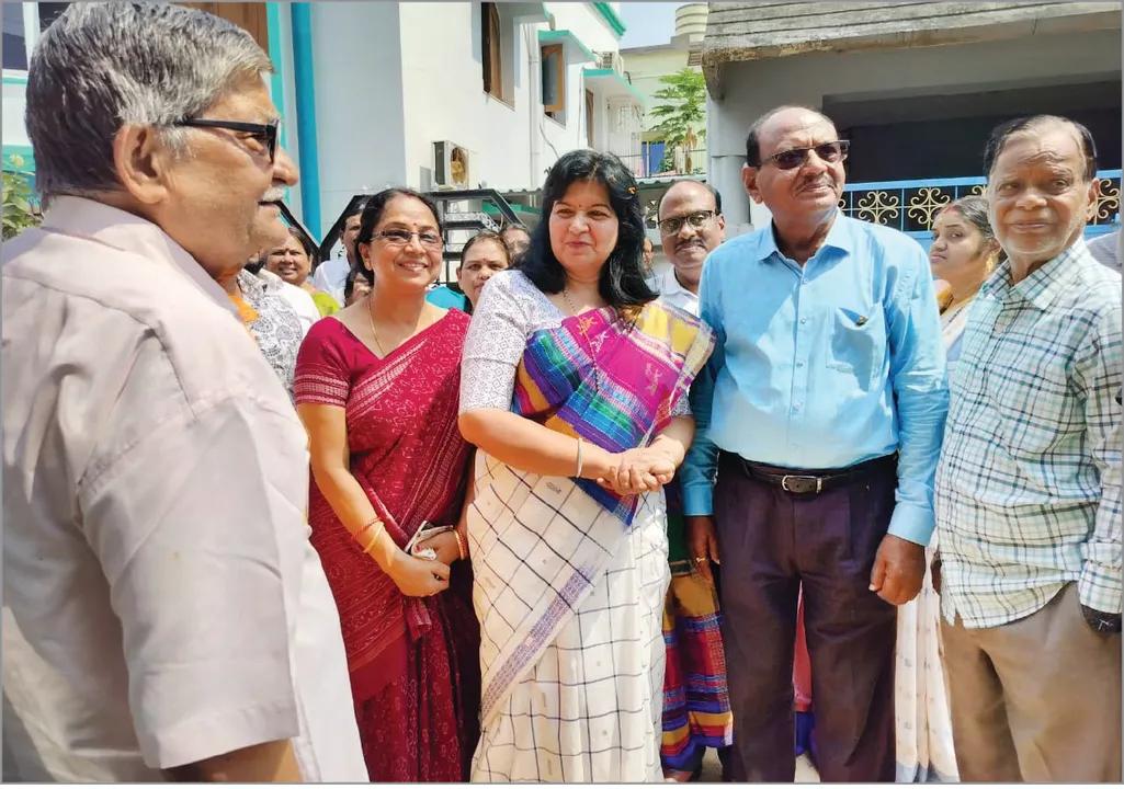  ଏମ୍‌ସରେ ସାଂସଦ ଅପରାଜିତା ଷଡ଼ଙ୍ଗୀଙ୍କ ସମୀକ୍ଷା: ବିଏମ୍‌ସି ସେବା ପାଇବା ପାଇଁ ମେୟର, କମିସନରଙ୍କୁ ଭେଟିବେ