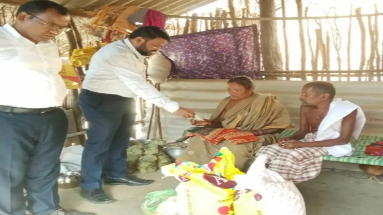  administration reached out to the helpless couple and provided assistance. Photograph: (sambad.in) 