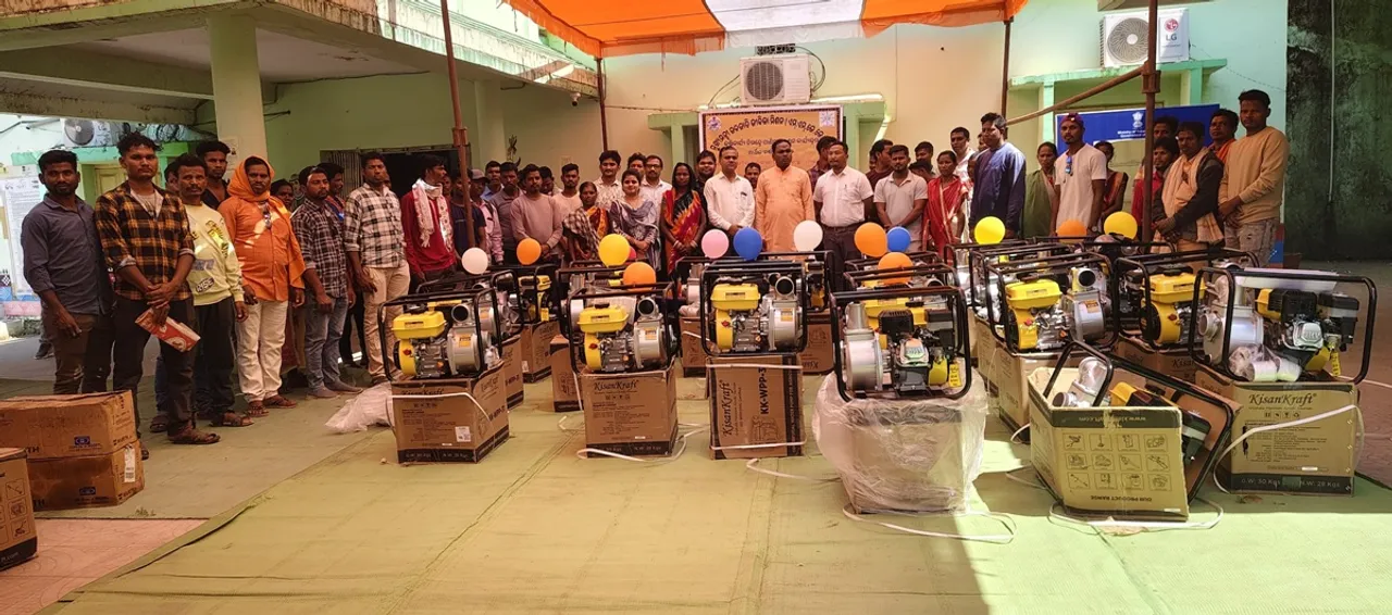 Mkg ITDA distrubute water pump Photograph: (sambad.in) 