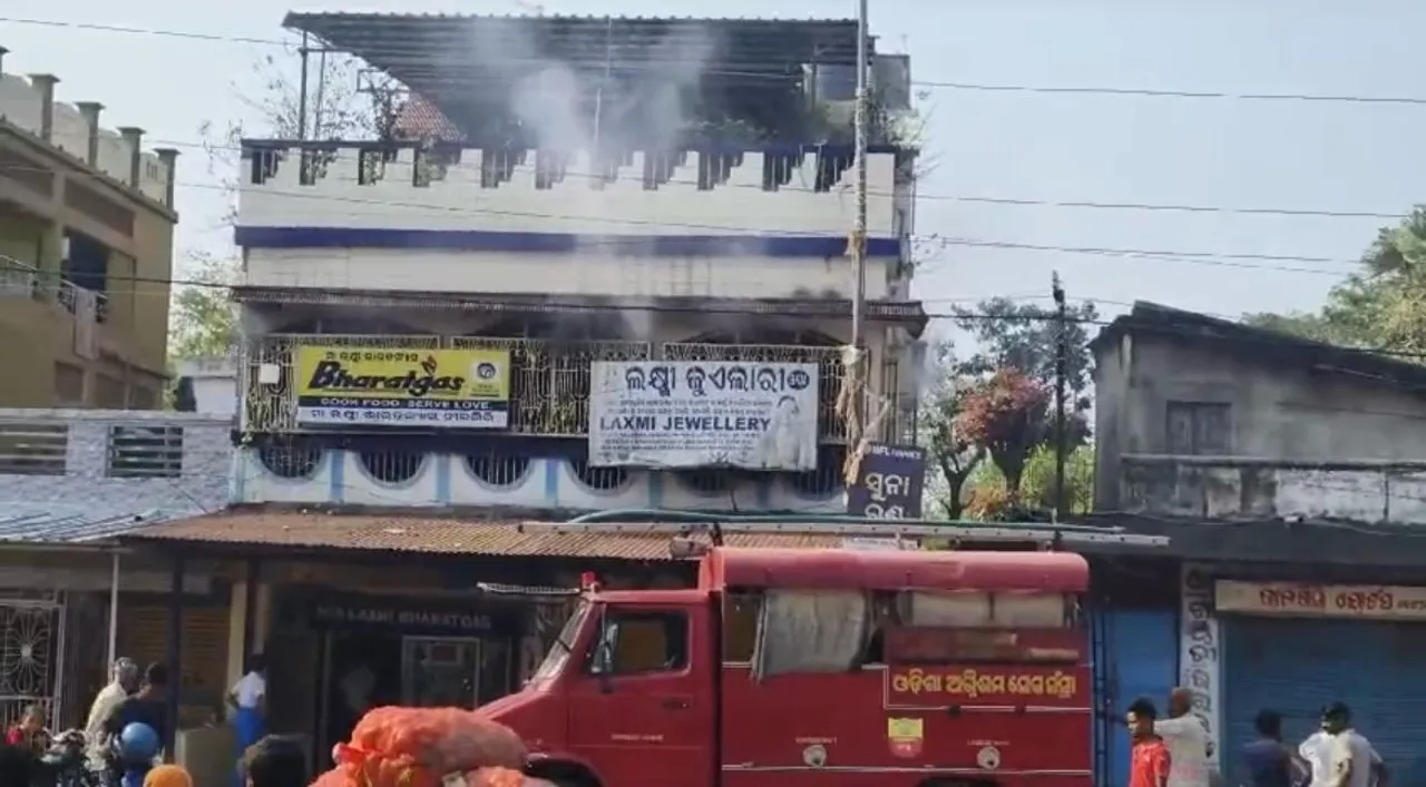  ଭାରତ ଗ୍ୟାସ କାର୍ଯ୍ୟାଳୟରେ ଅଗ୍ନିକାଣ୍ଡ, ବଡ଼ ଅଘଟଣରୁ ବର୍ତ୍ତିଗଲେ କର୍ମଚାରୀ