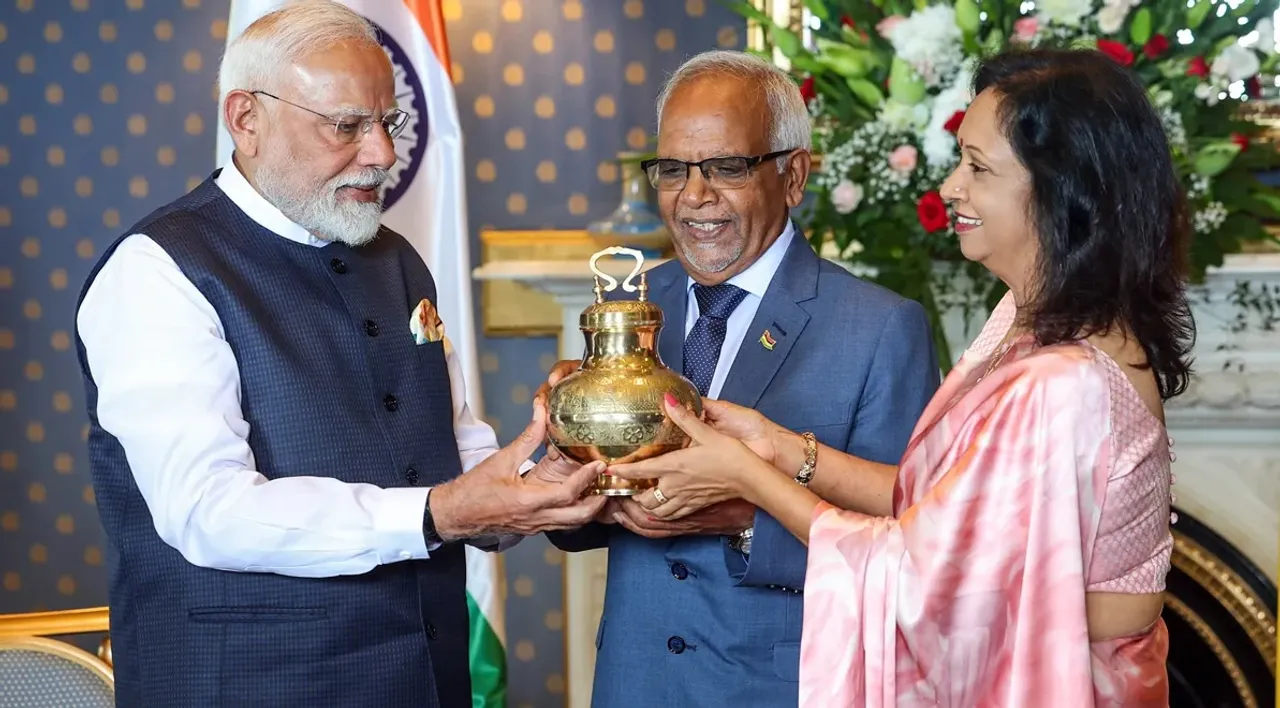  ମରିସସ୍ ରାଷ୍ଟ୍ରପତିଙ୍କୁ ଗଙ୍ଗାଜଳ ଉପହାର ଦେବାରୁ ମୋଦୀଙ୍କୁ ପ୍ରଶଂସା କଲେ ଯୋଗୀ