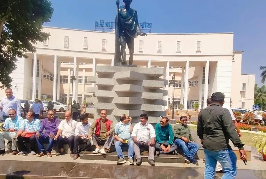  ମୋବାଇଲ ନେବେ ହେଲେ ଭିଡିଓଗ୍ରାଫି ମନା