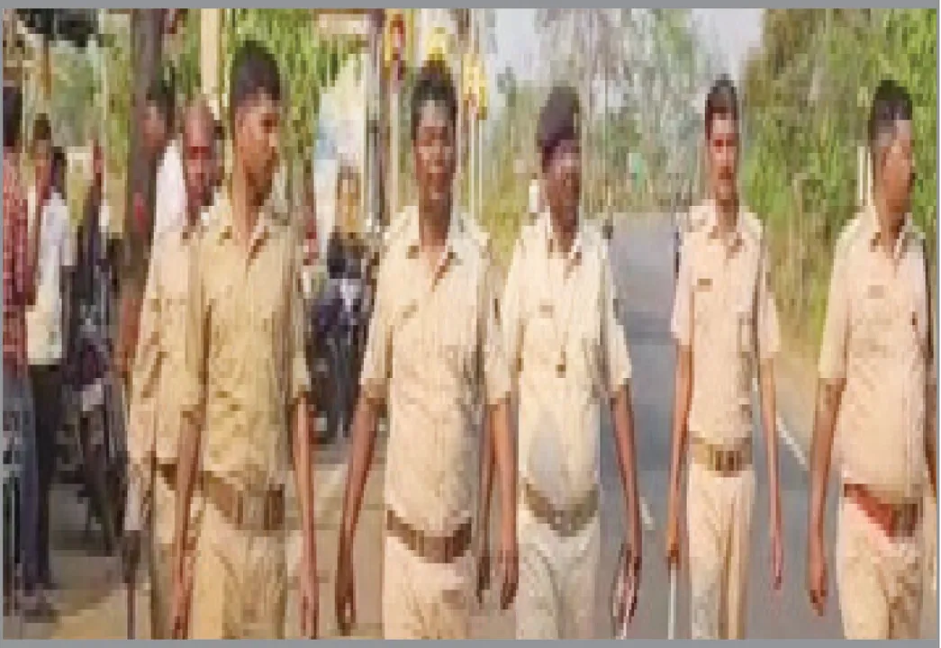  ମଦ ଚଢ଼ଉ ବେଳେ ଅବକାରୀ ଟିମ୍‌କୁ ଠେଙ୍ଗାମାଡ଼: କୁକୁର ଛାଡ଼ିଦେଲେ, ଭ୍ୟାନ୍ କାଚ ଭାଙ୍ଗିଲେ, ୫ କର୍ମଚାରୀ ଆହତ, ଥାନାରେ ମାମଲା ରୁଜୁ