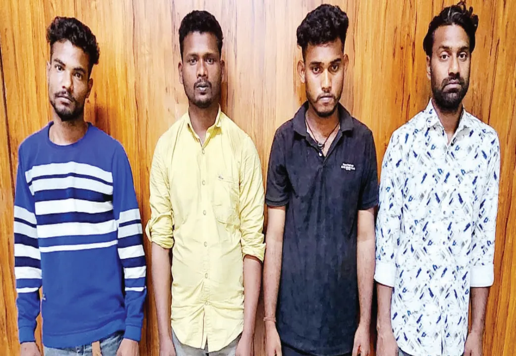  ପୁଣି ଏକ ବାଇକ୍‌ ଲୁଟେରା ଗ୍ୟାଙ୍ଗ୍‌ ଠାବ: ୨ ଲୁଟୁଥିଲେ, ୨ ବିକୁଥିଲେ, ୧୩ ବାଇକ୍‌ ଜବତ