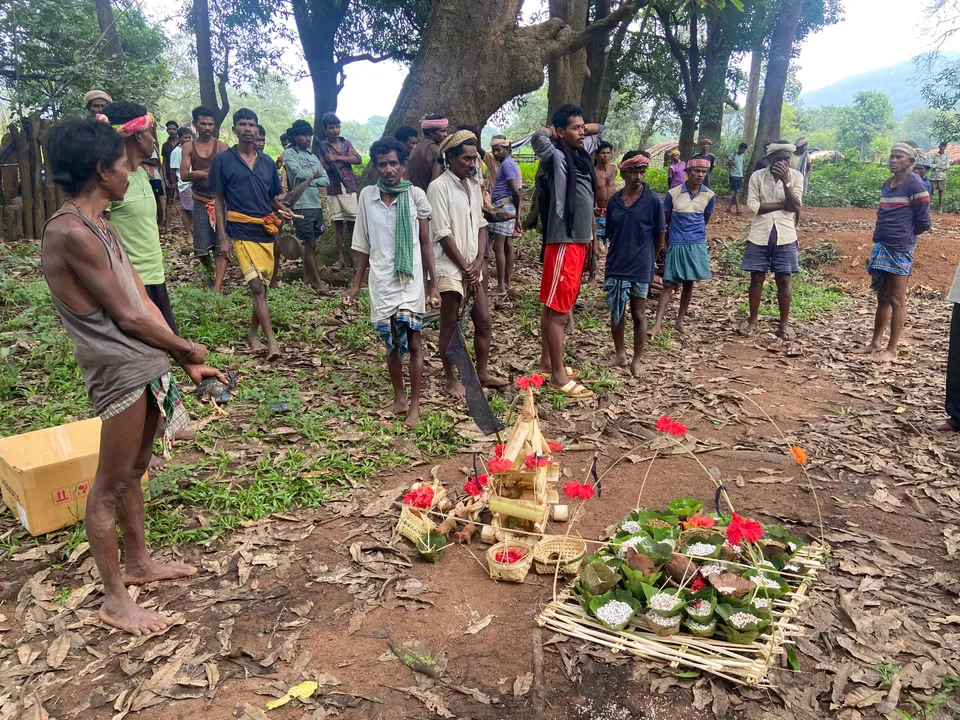  ମାଥିଲିରେ ଝାଡ଼ାବାନ୍ତି: ଗ୍ରାମଦେବୀଙ୍କ ନିକଟରେ ଲୋକଙ୍କ ପୂଜାର୍ଚ୍ଚନା