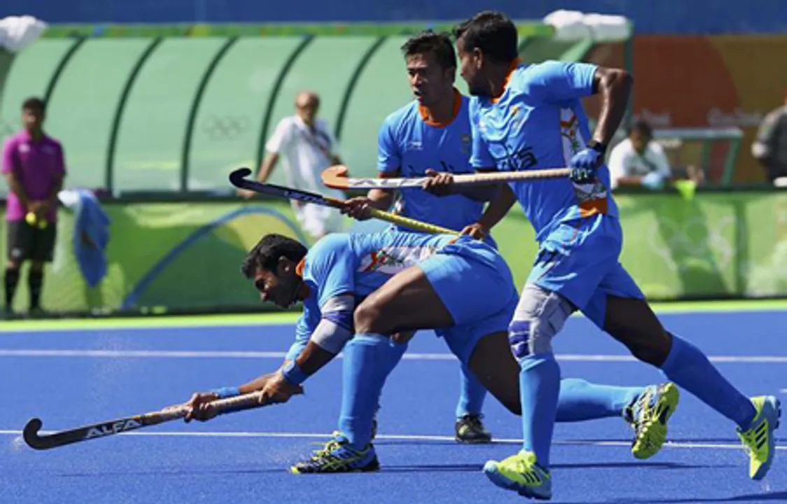  2016 Rio Olympics - Hockey - Preliminary - Men's Pool B Netherlands v India - Olympic Hockey Centre - Rio de Janeiro, Brazil - 11/08/2016. Raghunath Vokkaliga (IND) of India (L) scores his team's first goal. REUTERS/Vasily Fedosenko FOR EDITORIAL USE ONLY. NOT FOR SALE FOR MARKETING OR ADVERTISING CAMPAIGNS. 