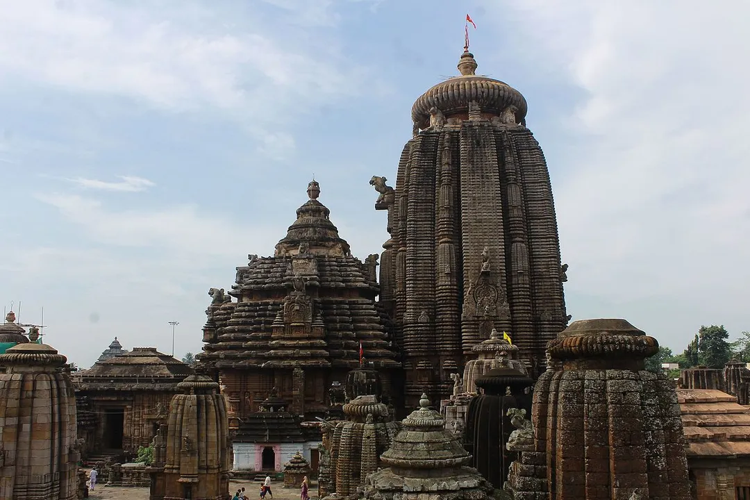  ଜାଗର ପାଇଁ ଶ୍ରୀ ଲିଙ୍ଗରାଜ ମନ୍ଦିରରେ ଭକ୍ତଙ୍କ ପ୍ରବଳ ଭିଡ଼, ସୁରୁଖୁରୁରେ ଚାଲିଛି ଦର୍ଶନ