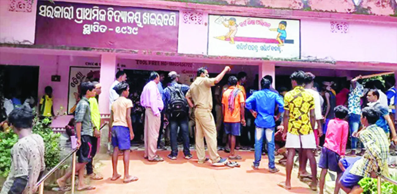  ଛାତ୍ର ମୃତ୍ୟୁକୁ ନେଇ ଉତ୍ତେଜନା, ବିଦ୍ୟାଳୟ ଫାଟକ ସମ୍ମୁଖରେ ଶବ ରଖି ଧାରଣା