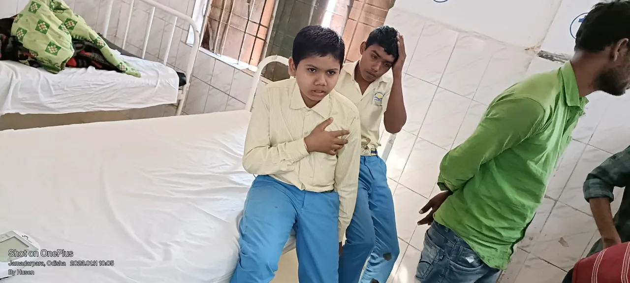  ସ୍କୁଲ ପିଲାଙ୍କୁ ନେଇ ଯାଉଥିବା ବସ୍‌ ହେଲା ଦୁର୍ଘଟଣାଗ୍ରସ୍ତ, ୧୫ ଛାତ୍ର ଆହତ