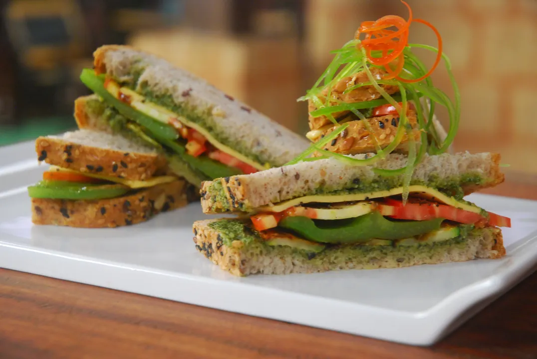 Pesto Sandwich with Grilled Vegetables