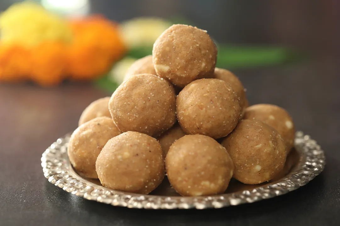 KAJU KHOYA BESAN LADDOO