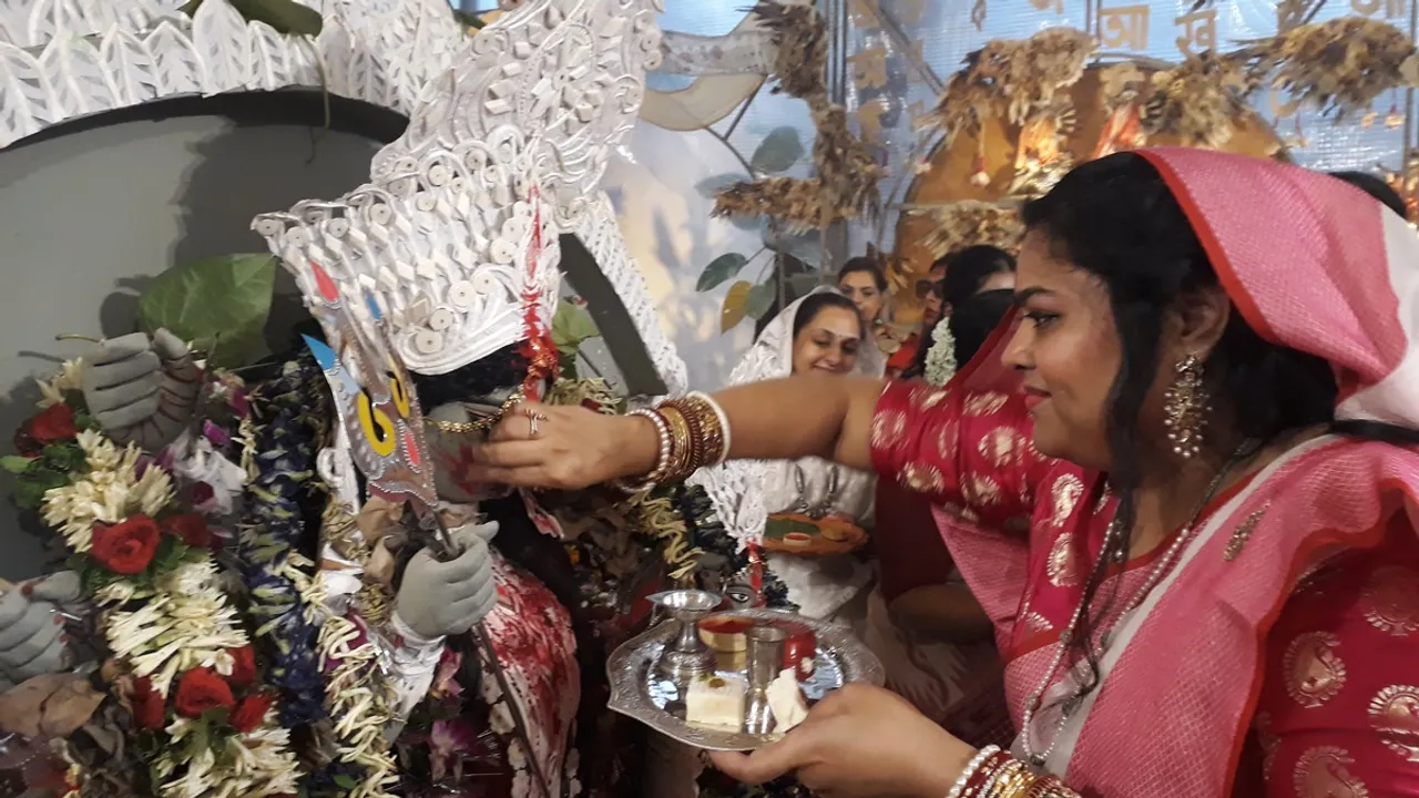 Sindhur Khela Photo Credit Sreyashi Ghosh