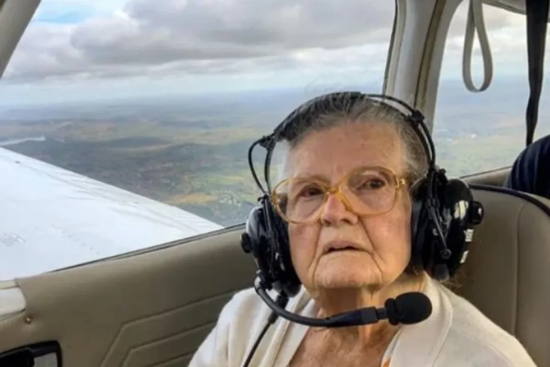 84 year old flies plane