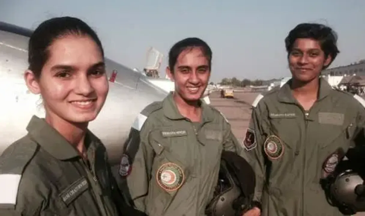 Avani Chaturvedi Flies MiG-21 Solo! First Indian Woman to do So!