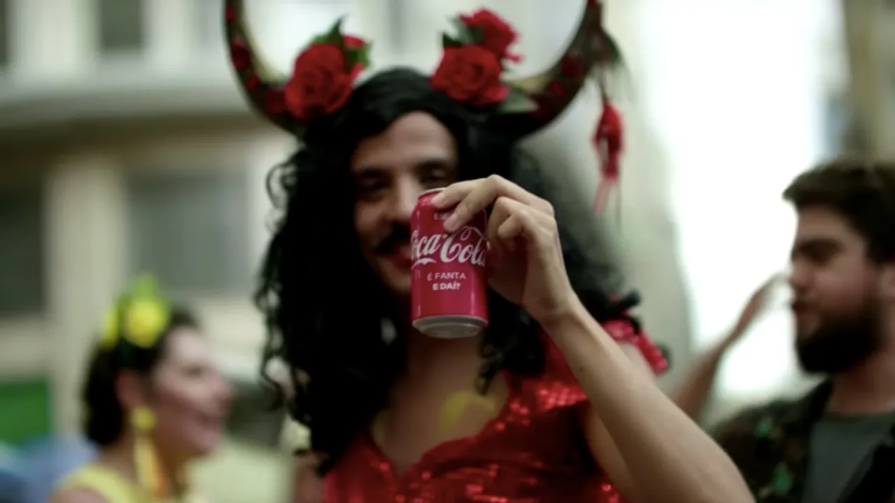 #GlobalSamosa: Coca Cola Brazil gives lessons against homophobic slurs