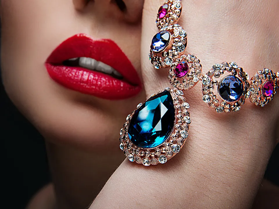 [E-book] A snapshot of high end jewelry sites' social media strategy