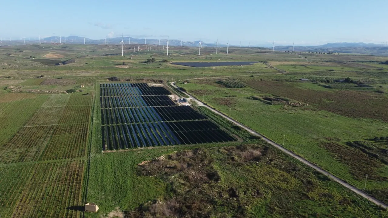 Italian Renewable Platform s.r.l. was formed by Mirova and Qualitas Energy to manage 33 solar projects across eight Italian regions. 