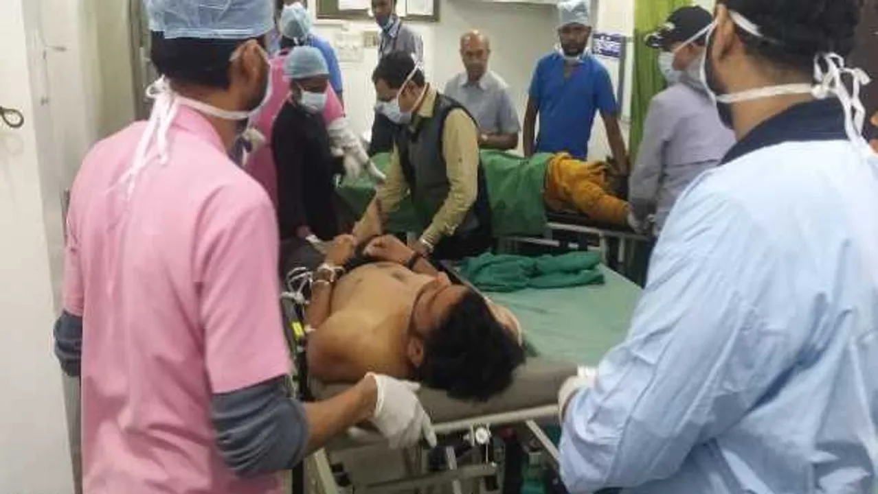 सड़क दुर्घटना: इंदौर के 8 युवा पचमढ़ी घूमने निकले, गाड़ी पेड़ से टकराई; दो की मौत, 6 घायल