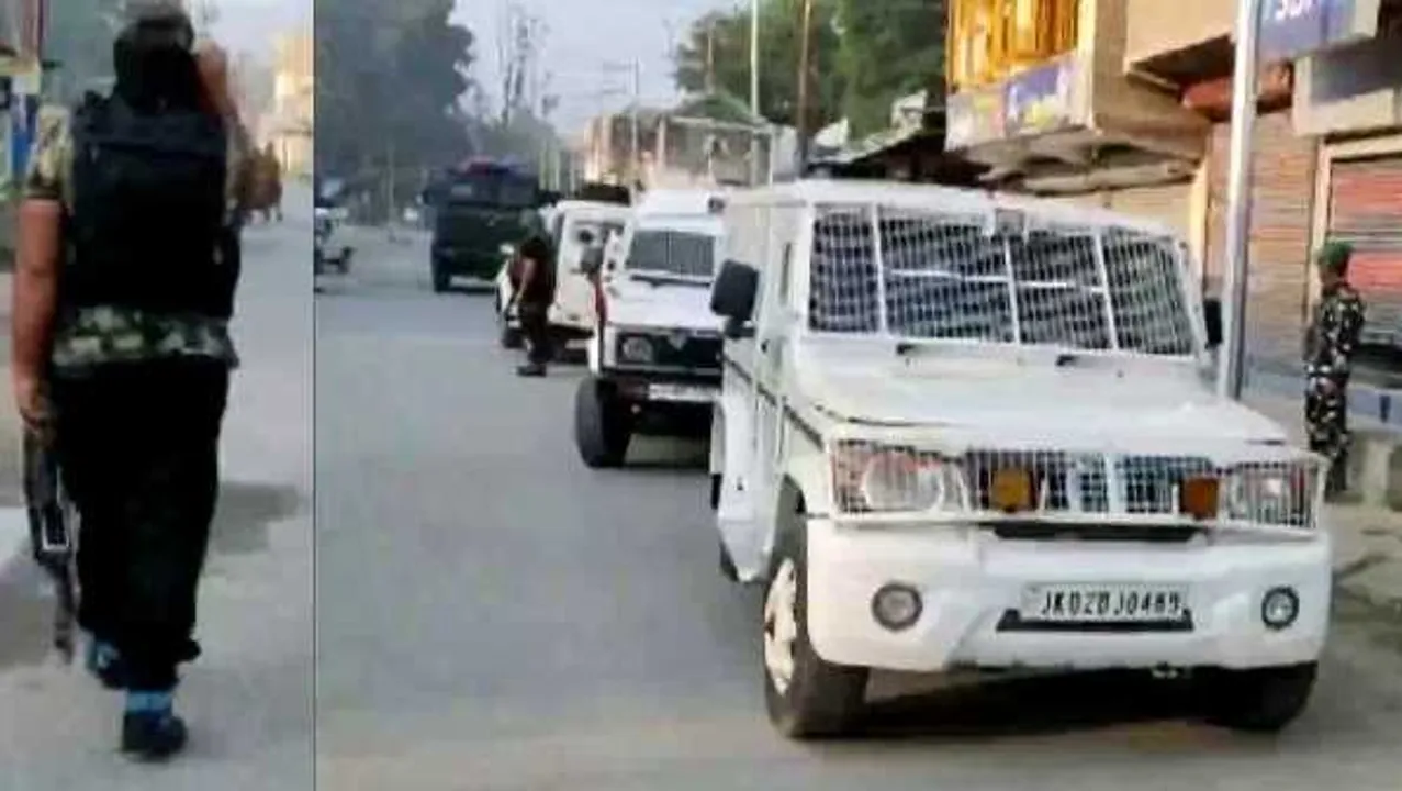 J&K: बडगाम में मुठभेड़ में लश्कर का एक आतंकी ढेर, दूसरा गिरफ्तार, मिले हथियार