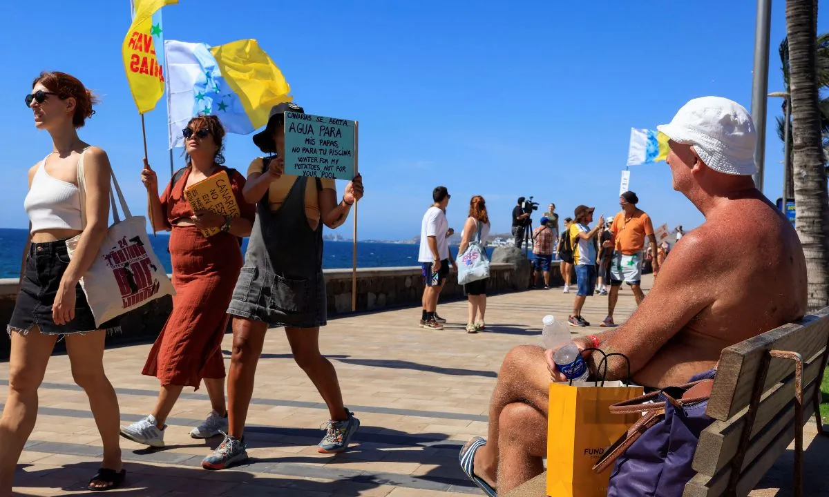 Thousands protest in Canary islands over impact of over-tourism