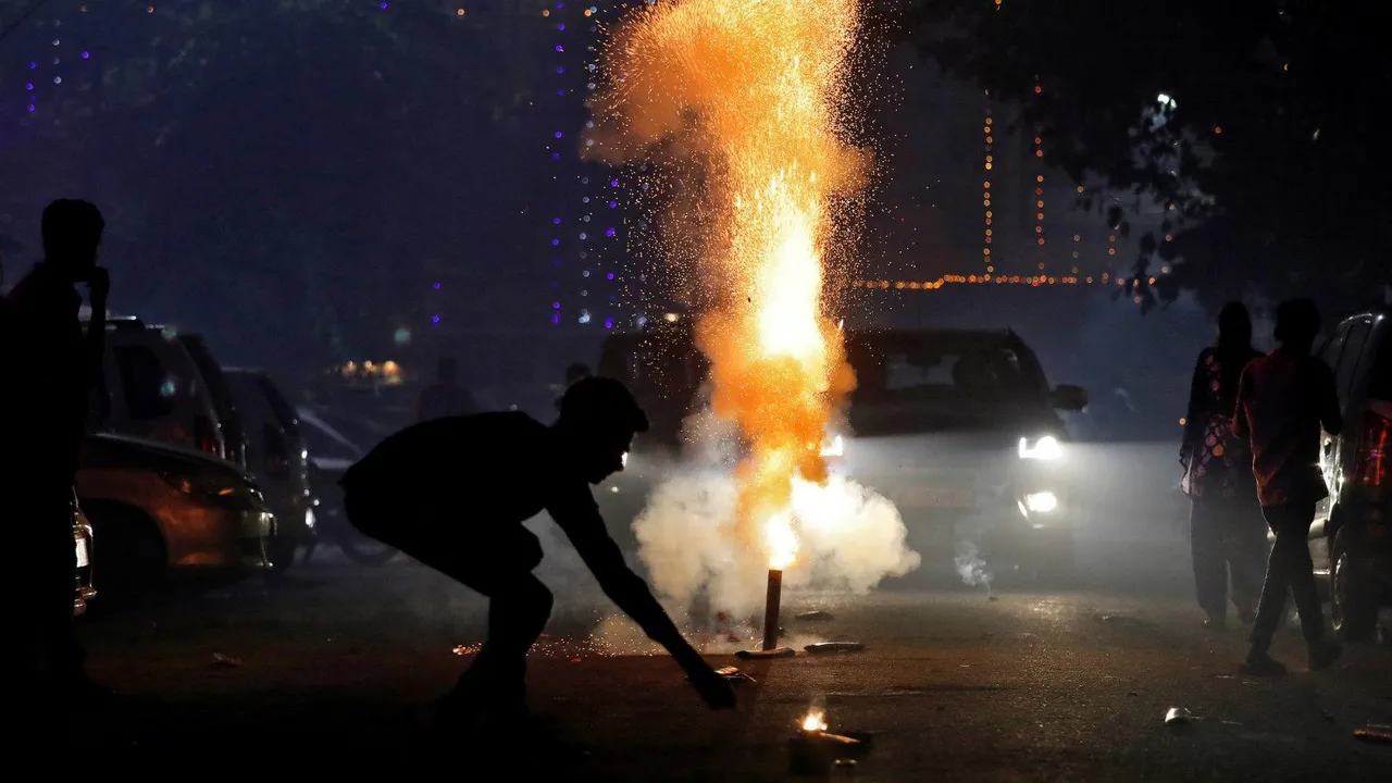  Despite ban across nation, Firecrackers break record of several years but ironically, pollution level decreased