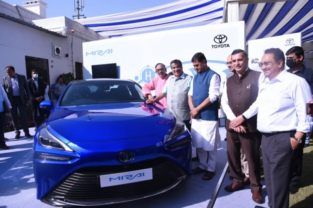  India’s first Green Hydrogen based Car launched by Gadkari