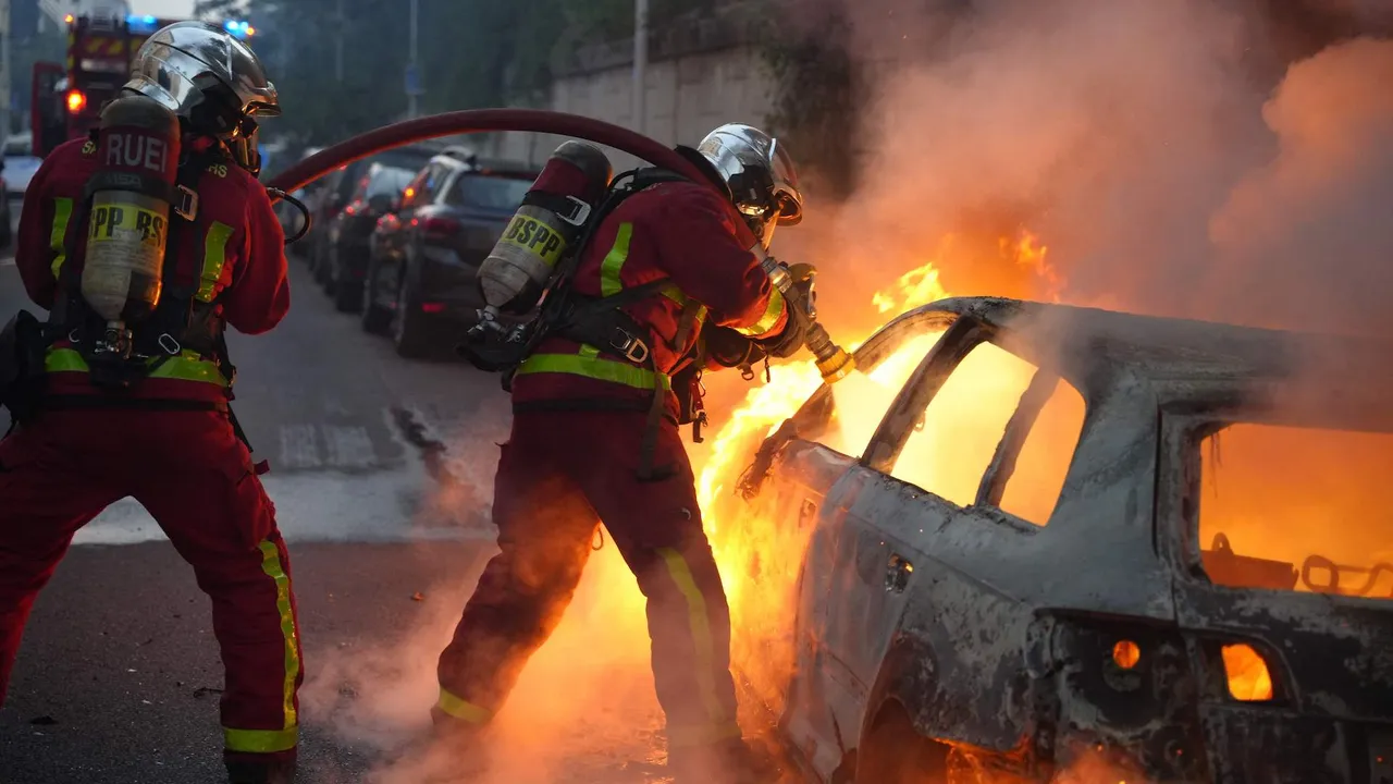  Violence erupts in France after video shows police killed 17-year-old during traffic stop