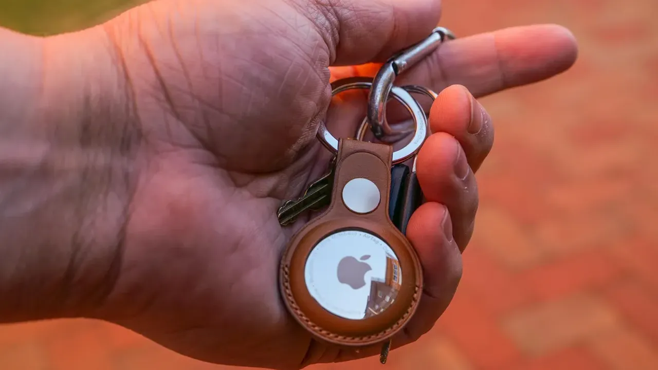  Using Apple AirTag, an ex-partner stalks Ahmedabad woman, device found under car seat