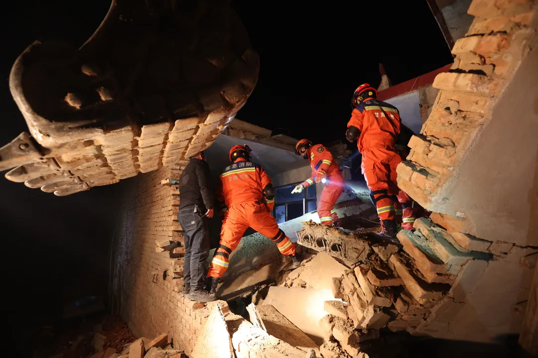  6.2-magnitude earthquake Northwest strikes China killing over 100 people