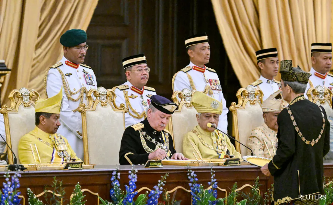  Malaysia's newly crowned king possesses private army, extensive collection of over 300 cars and multiple private jets