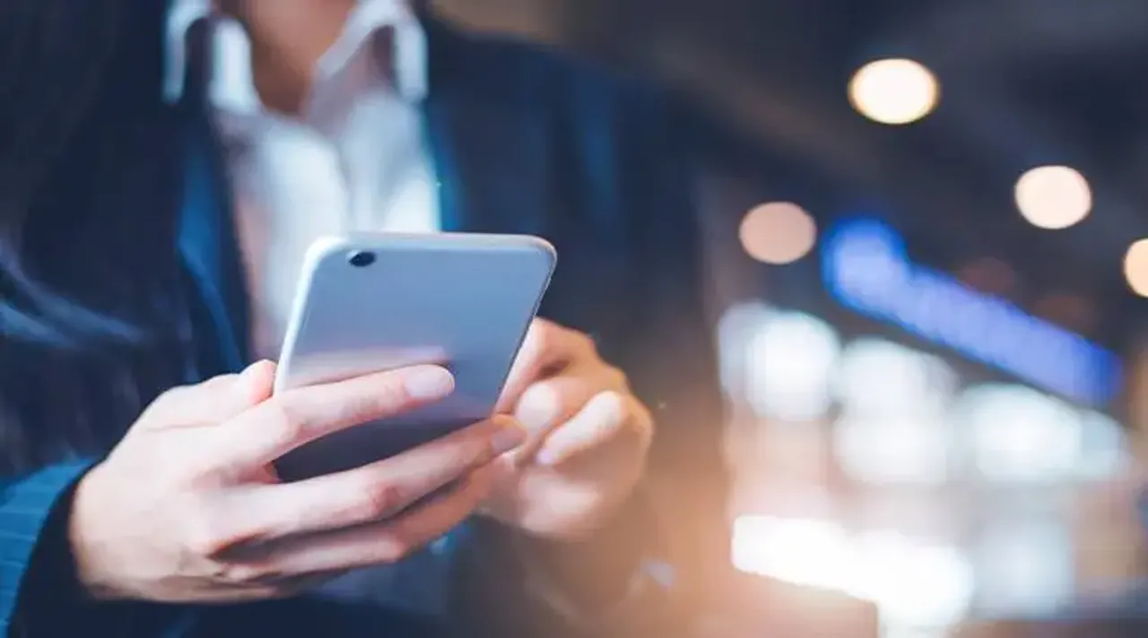  UP woman shocks husband for taking away her phone