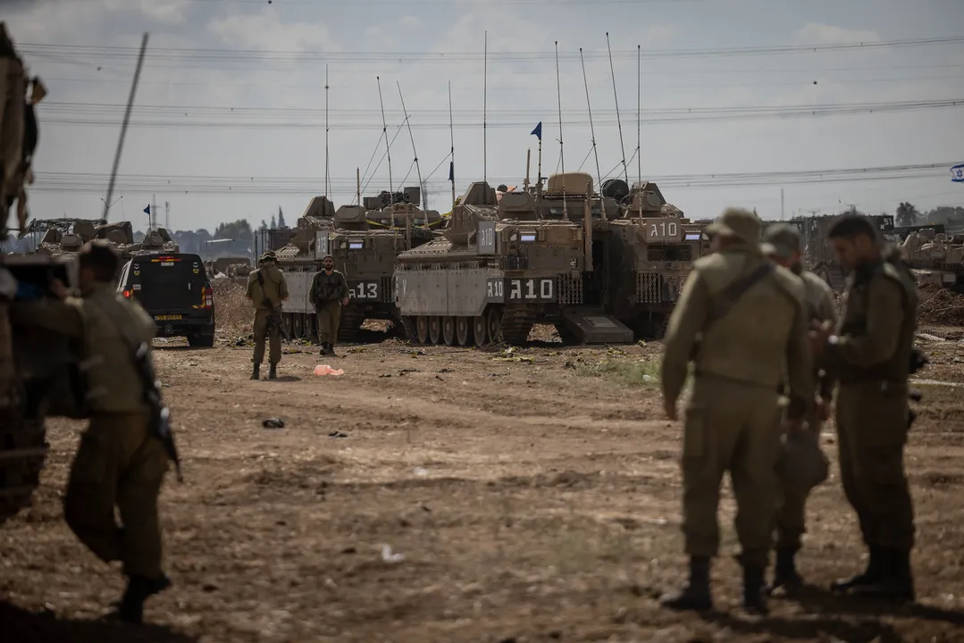  Israeli army intensifies offensive on Gaza, Drops leaflets requesting evacuation
